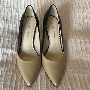 Audrey Brooke Black and Nude Simone Heels (8.5)